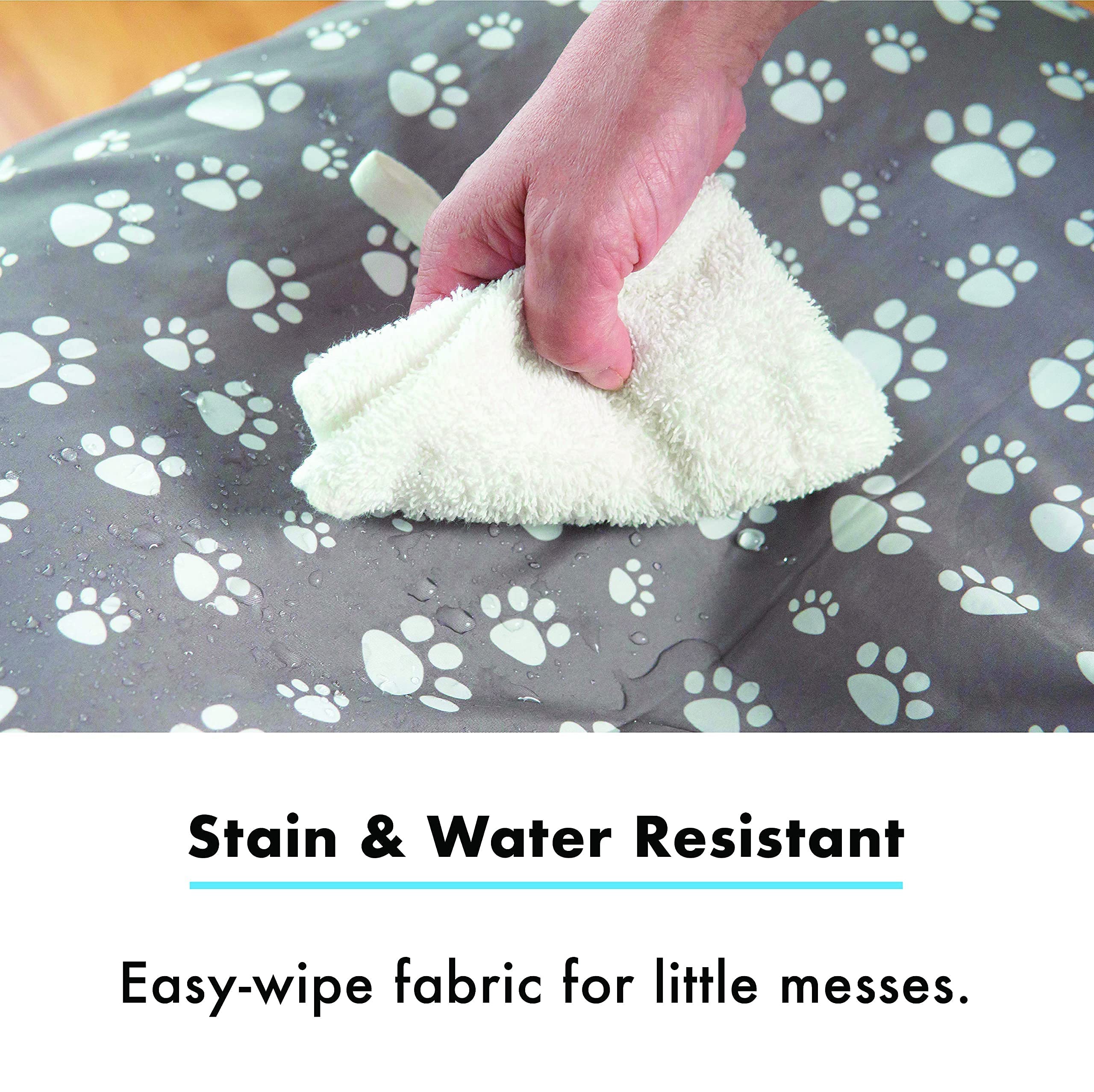 Mommy Leche cover shows water-resistant fabric to protect pillows during messes.