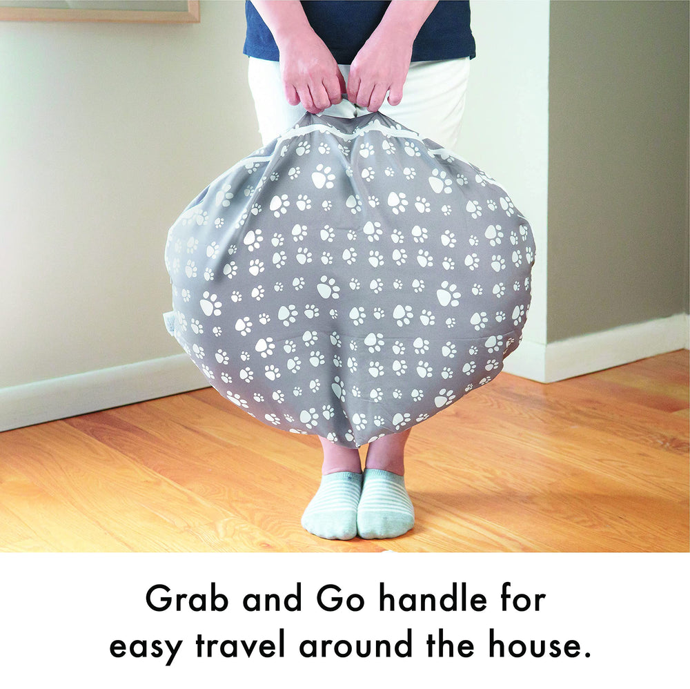Mommy Leche pillow cover is machine washable for quick, hassle-free cleanup.