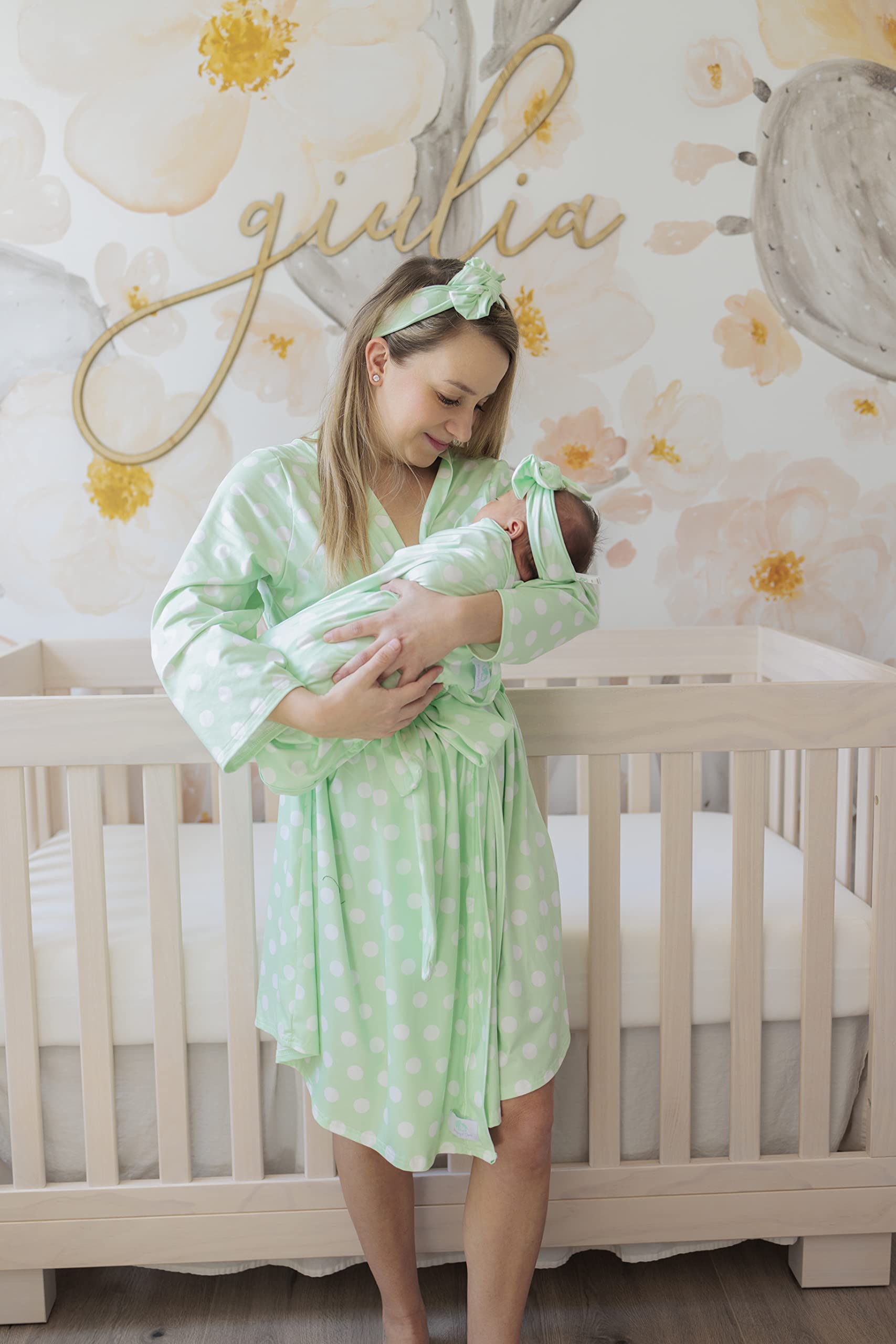 MOMMY O CLOCK breathable milk silk fabric feels soft and year-round comfortable.