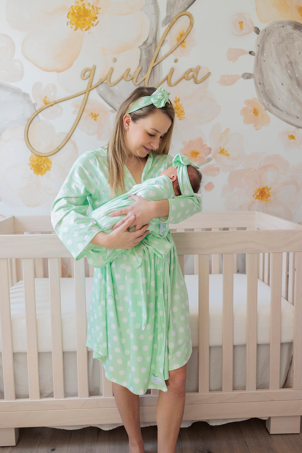 MOMMY O CLOCK breathable milk silk fabric feels soft and year-round comfortable.