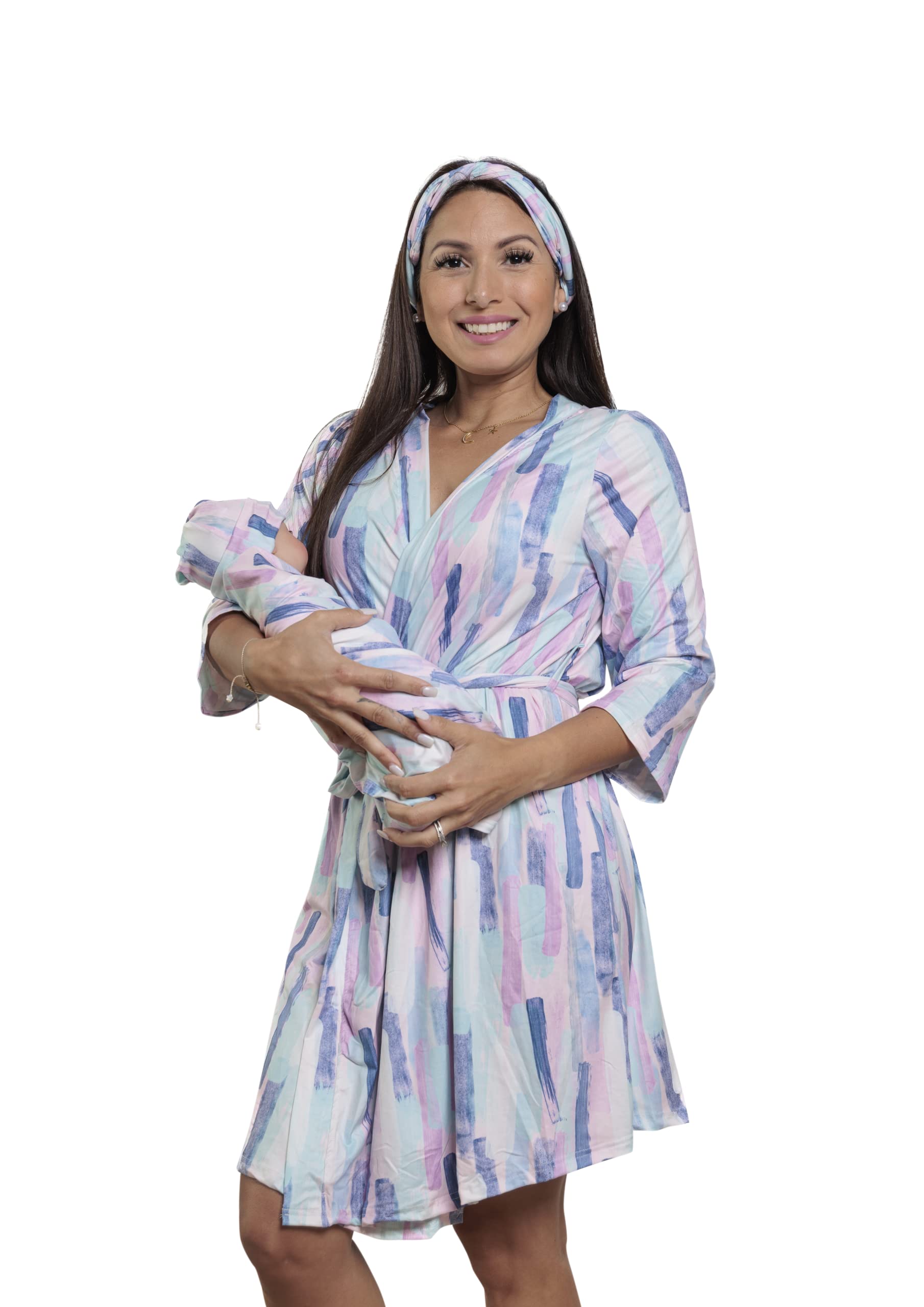 MOMMY O CLOCK delivery robe highlights coordinated maternity looks and comfort.
