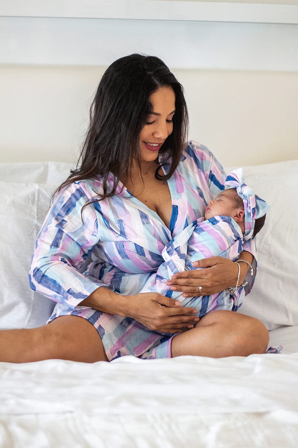 MOMMY O CLOCK hospital photo-ready robe keeps you cozy during bonding moments.
