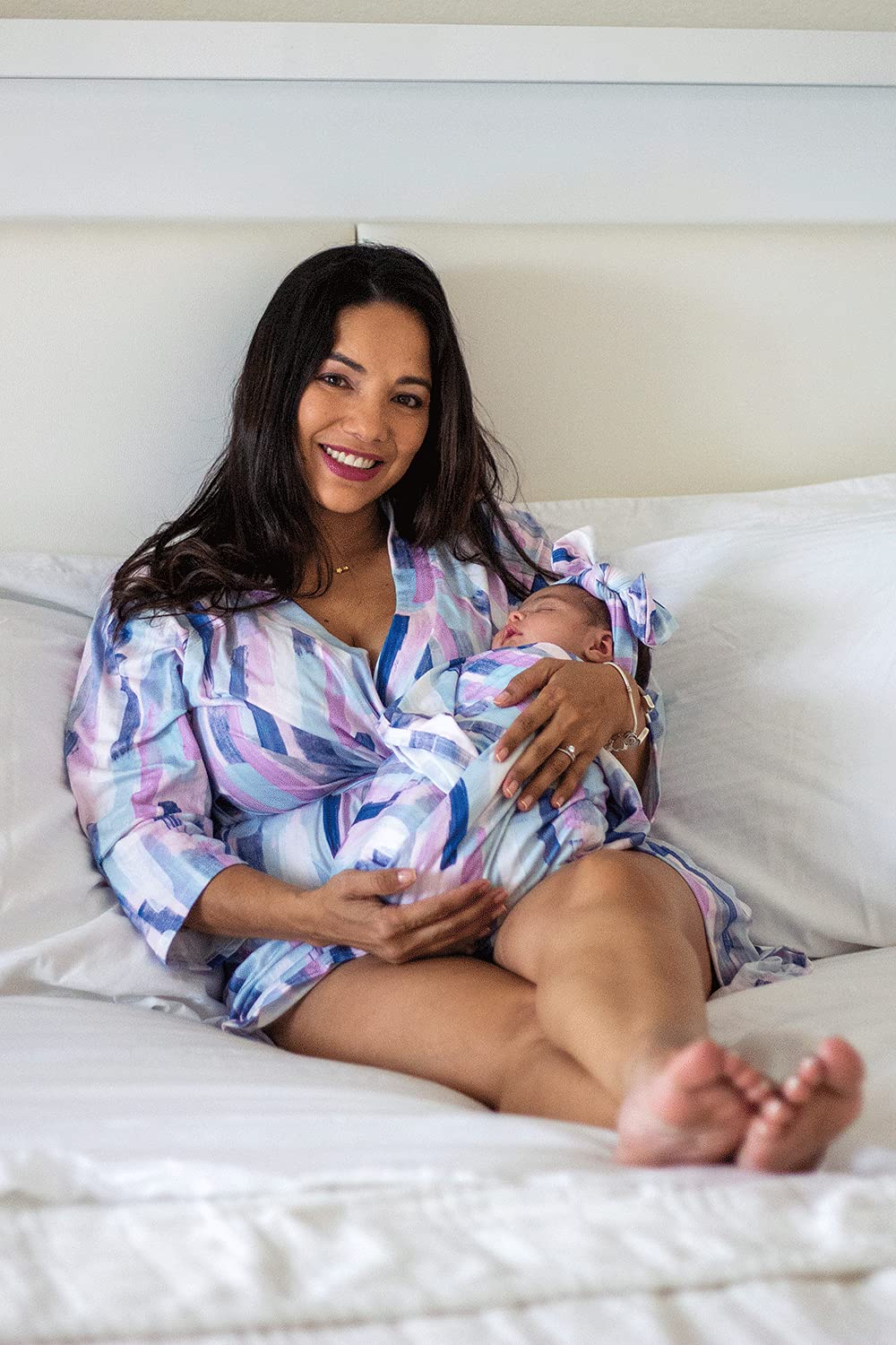 MOMMY O CLOCK loose-fit belt sits comfortably on a growing bump.
