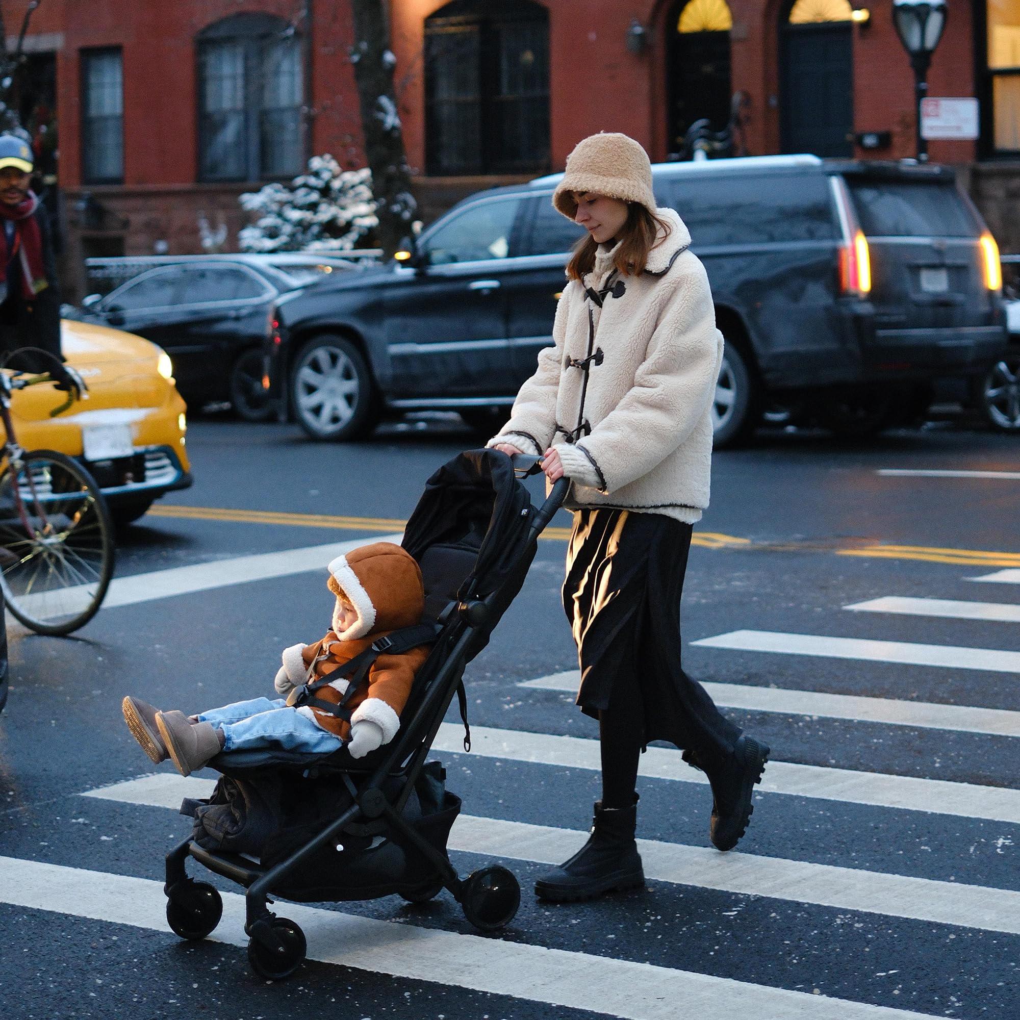 Mompush Velo Travel System with Cup Holder and Rain Cover.