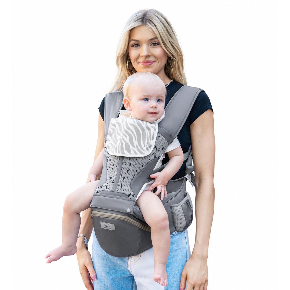 MOMTORY StowNGO Pro drool bib design shows baby care details.