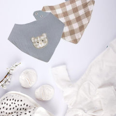 MON AMI bib featuring double snap adjustable closure for growing babies