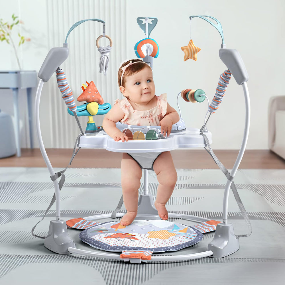 Monniebaby crinkle foot pad offers tactile feedback during movement.
