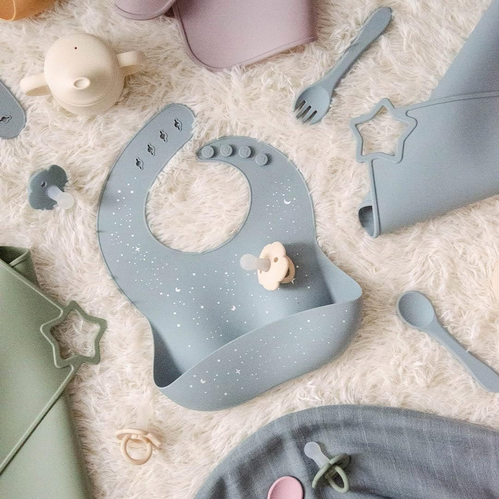 Moonkie BPA-free bib keeps meals safe and skin-friendly.