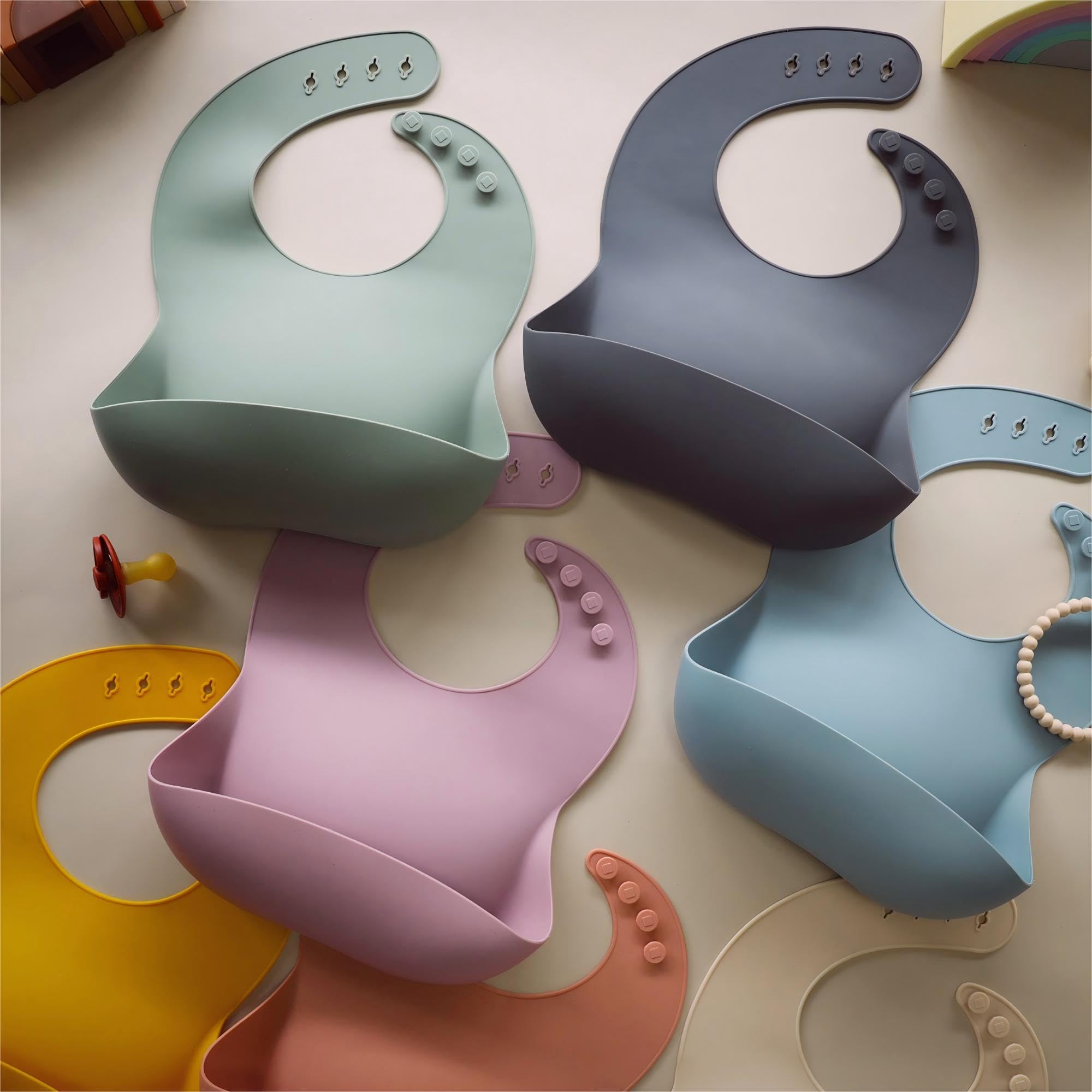 Moonkie bib is dishwasher safe for quick cleaning after eating