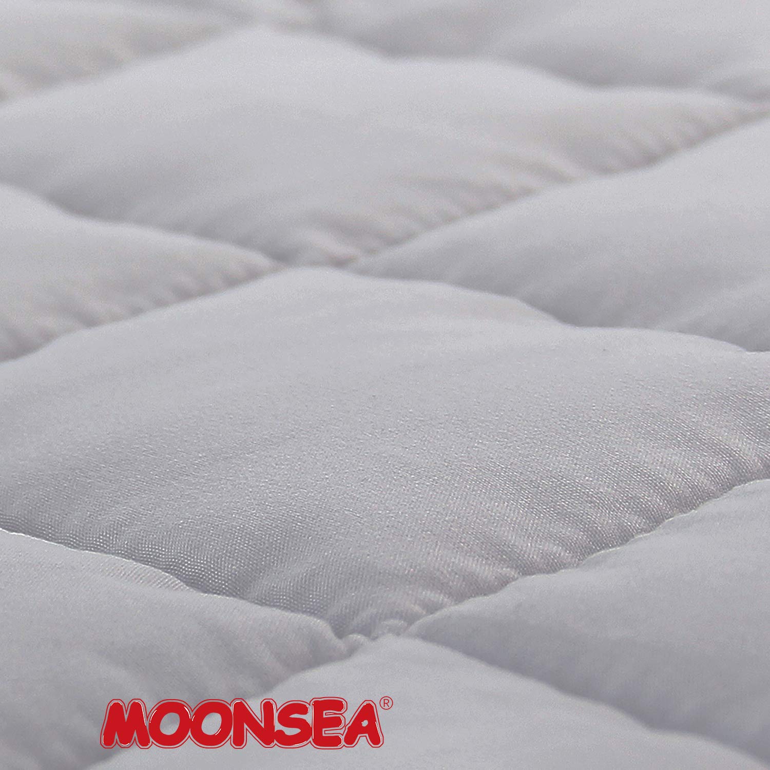 Moonsea nap mat easy-care fabric stays vibrant after washing.