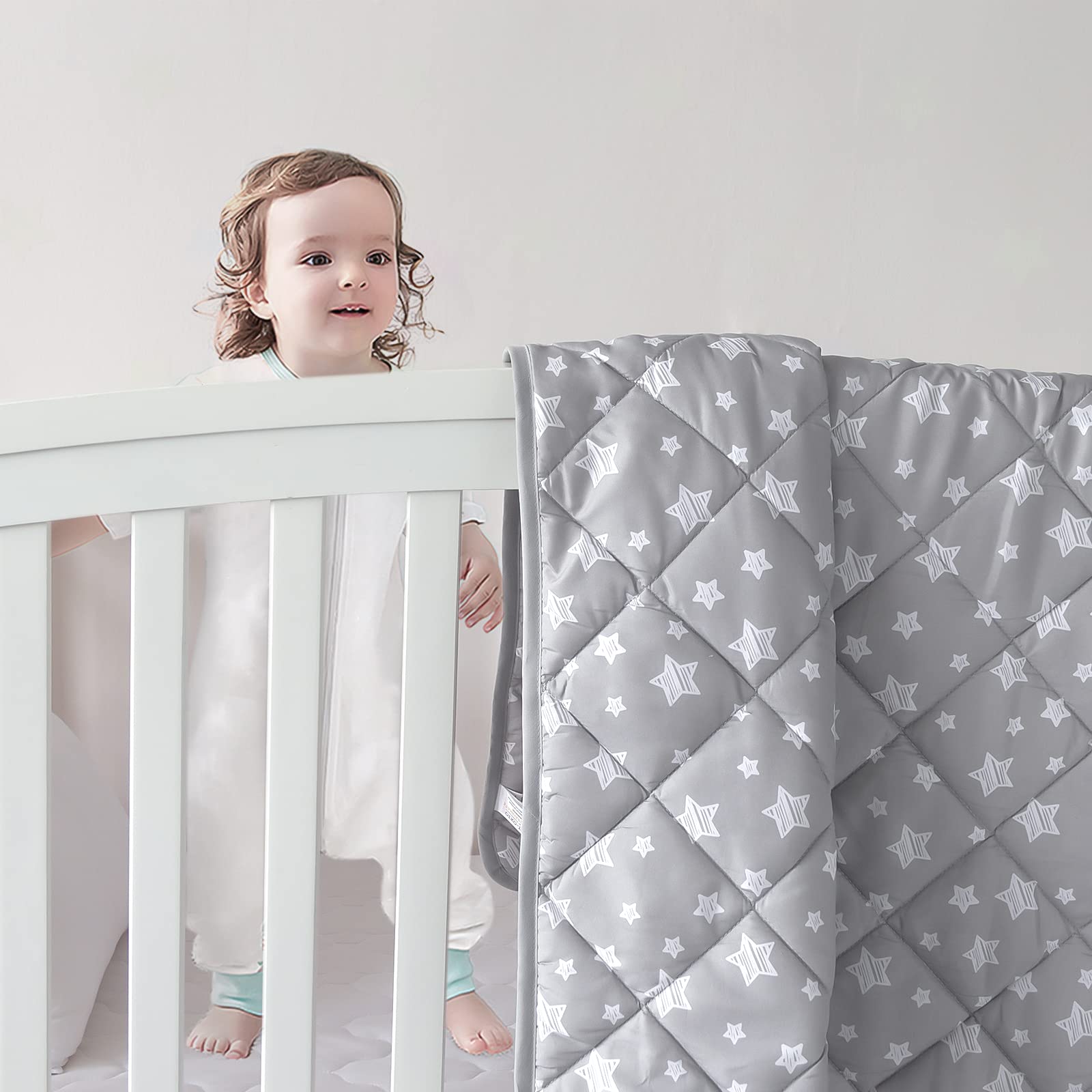 Moonsea star-printed comforter with durable stitching.