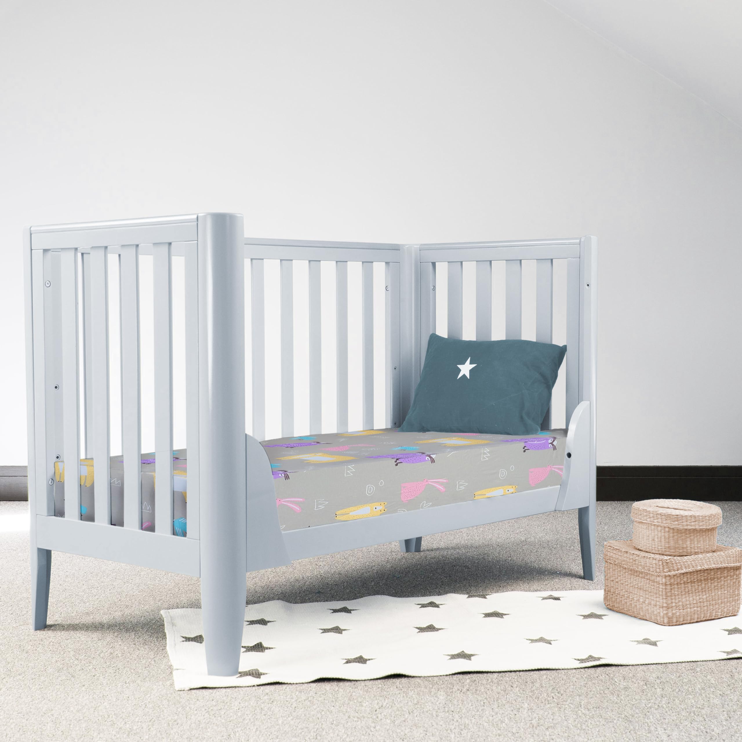 Moonybaby crib sheets in unisex gray print suitable for boys and girls.