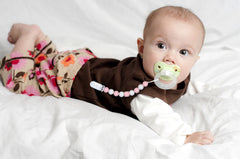 MORIBOX pink pacifier clip close-up shows chic vintage-inspired design