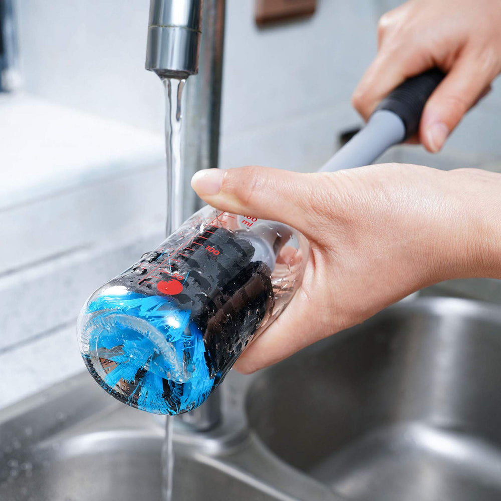 MOSOLAN dishwasher-safe cleaning brush for quick post-cleanup.