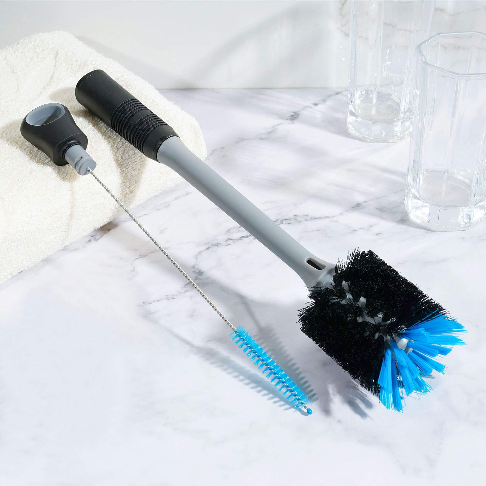 MOSOLAN twist-hide straw brush nests inside the handle.