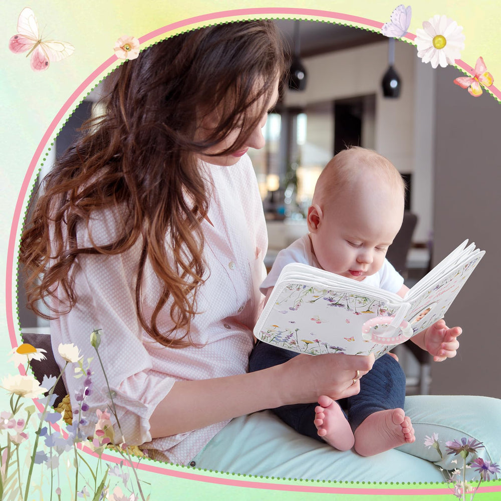 Motiskyy attachment ring helps secure the album to a crib or stroller.