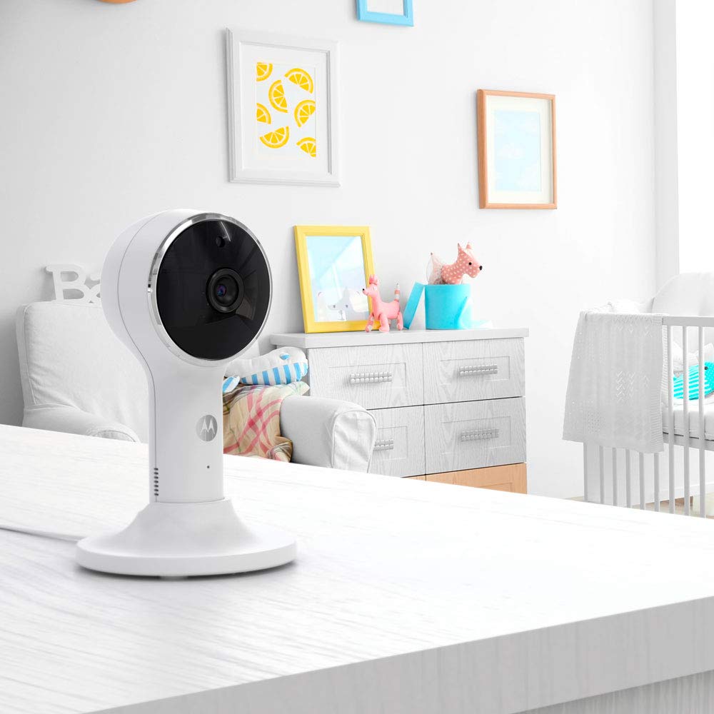 Motorola VM64 quick setup enables fast pairing between camera and parent unit.