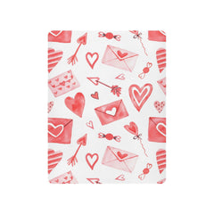 Moudou Valentine's heart crib sheet in breathable material for comfort.