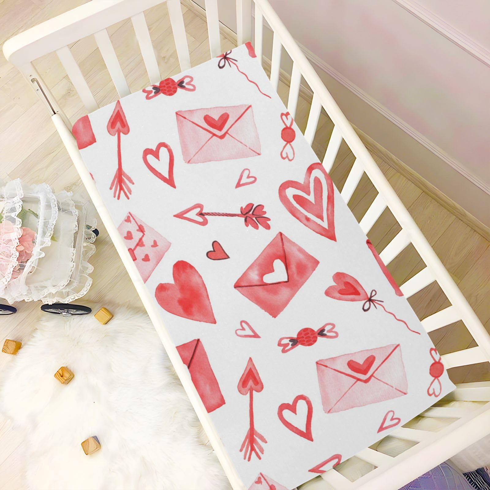 Moudou Valentine's heart crib sheet fade-resistant color stays vibrant.