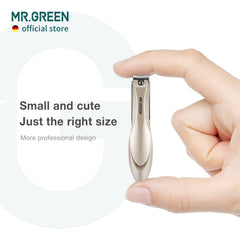 MR.GREEN built-in nail file smooths nails for gentle results.