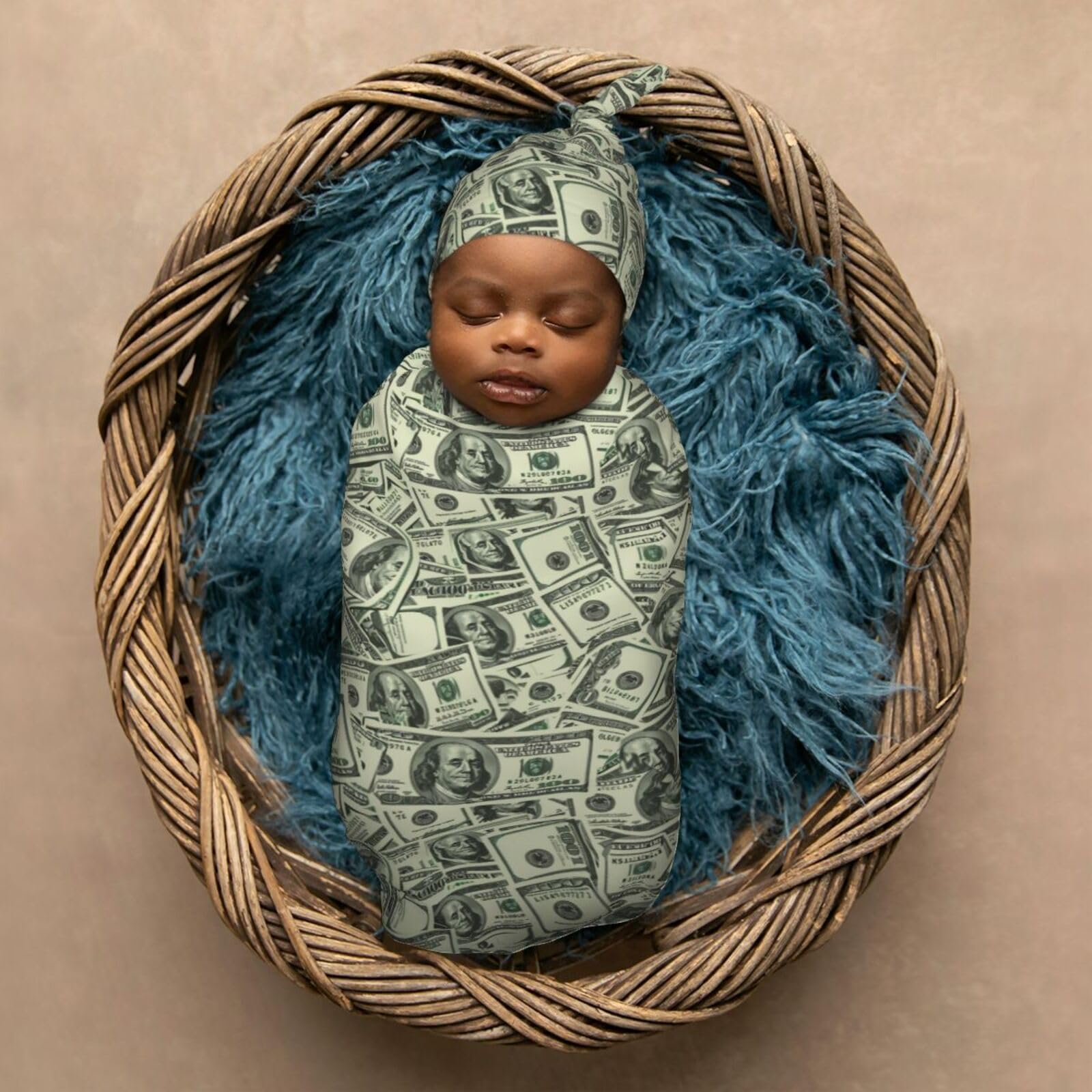 Muishi 0-6 month size fits newborns and supports growing babies.