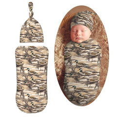 Muishi duck camouflage swaddle blanket in soft fabric for cozy newborn comfort.