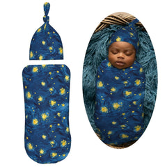 Muishi swaddle fabric close-up reveals soft, skin-friendly texture for newborns.