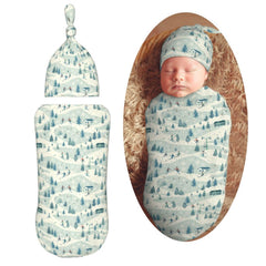 Muishi Winter Skiers Snowflakes swaddle blanket front view for newborn warmth
