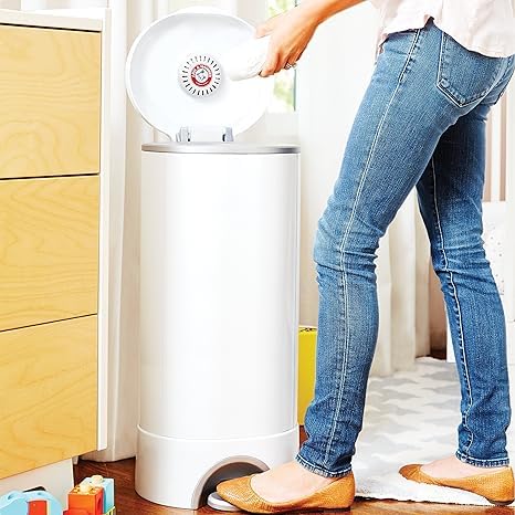 Munchkin Arm & Hammer baking soda puck neutralizes strong diaper odors.