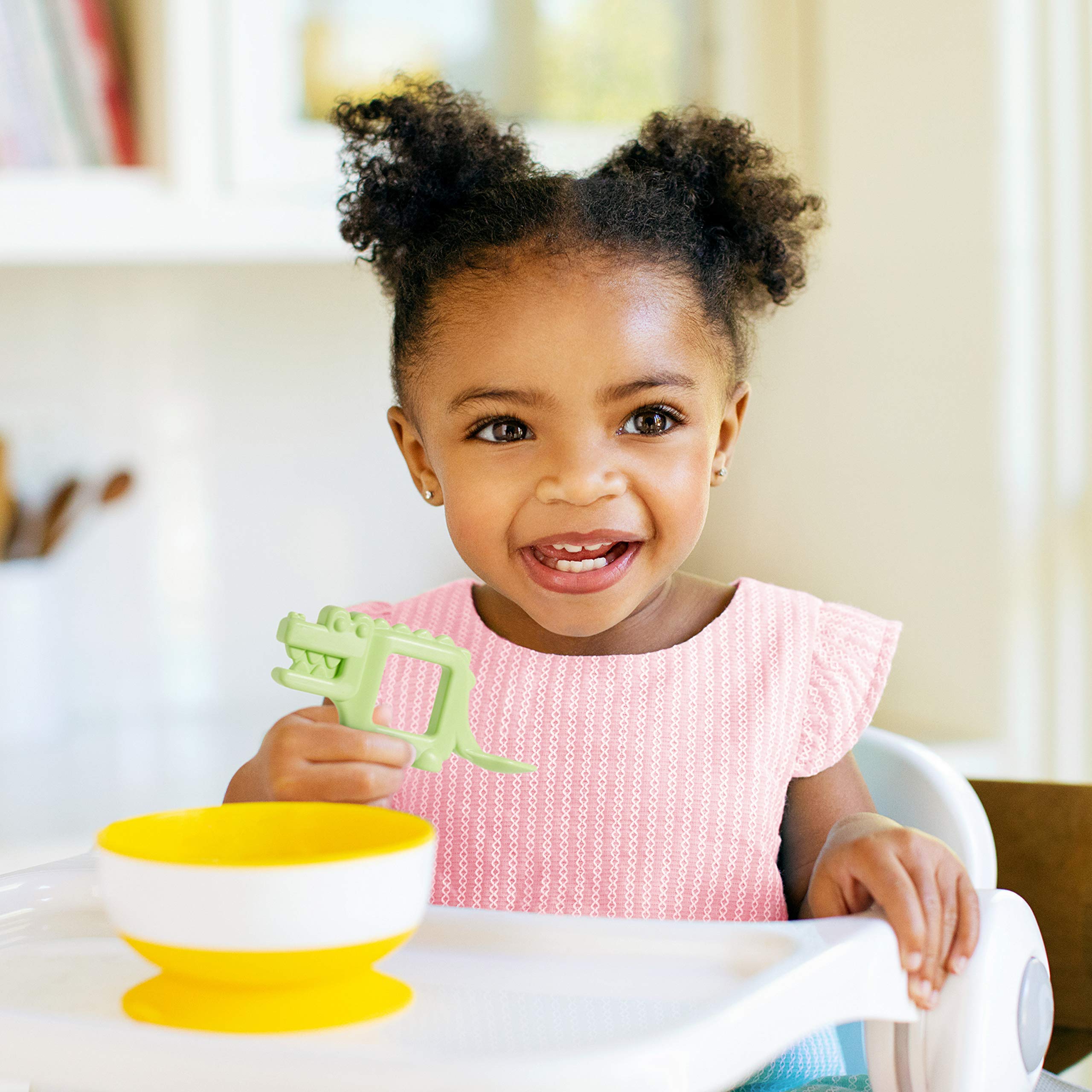 Munchkin Baby Toon Alligator tail-spoon promotes independent self-feeding.