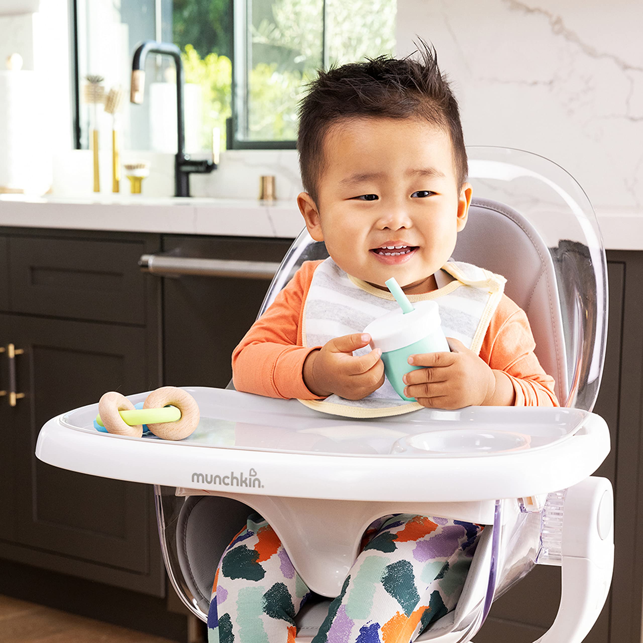 Munchkin Straw Cup weighted base mint prevents tipping during drinks.