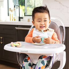 Munchkin Straw Cup weighted base mint prevents tipping during drinks.