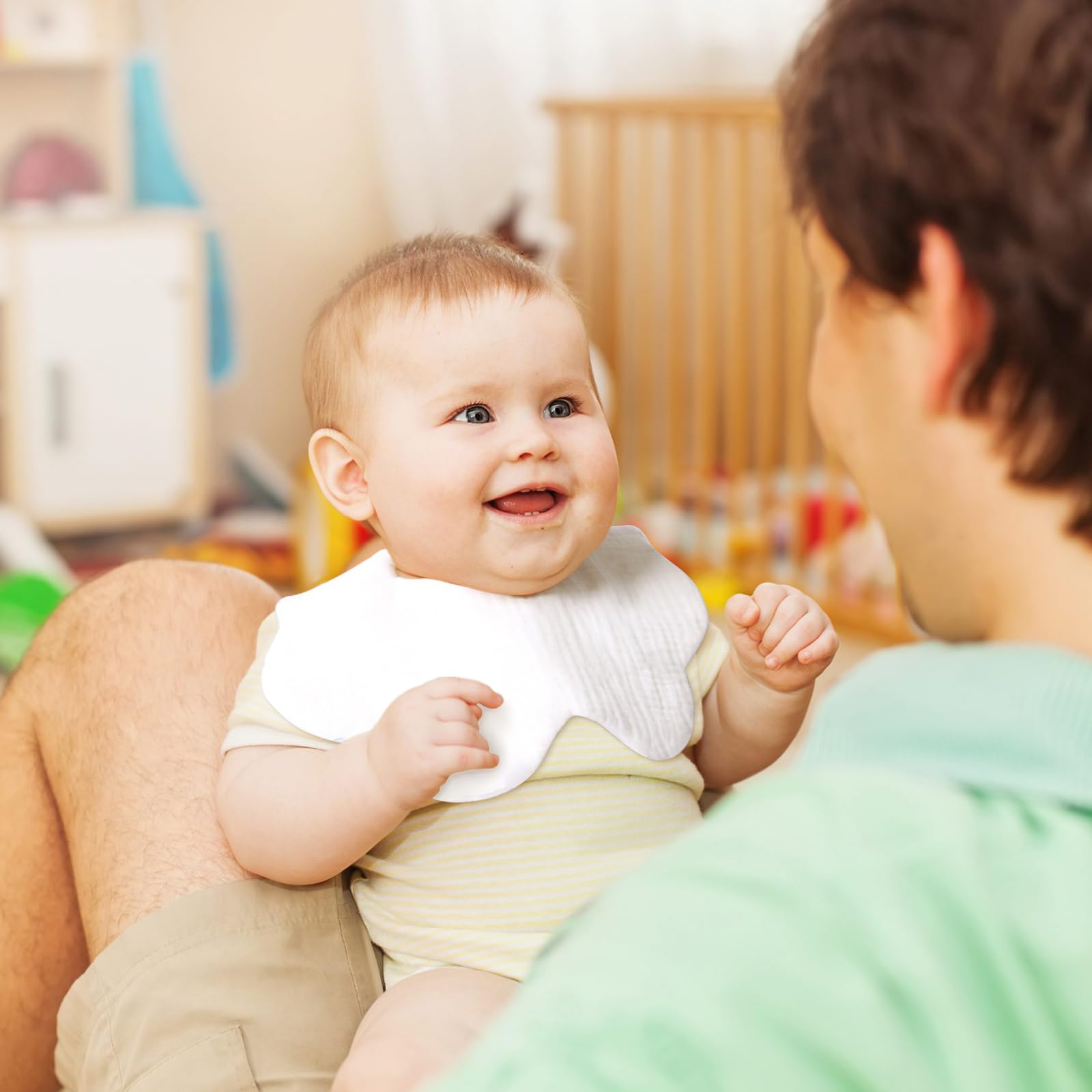 MUSBUY bib with lotus leaf design adds subtle style at mealtime.