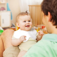 MUSBUY bib with lotus leaf design adds subtle style at mealtime.