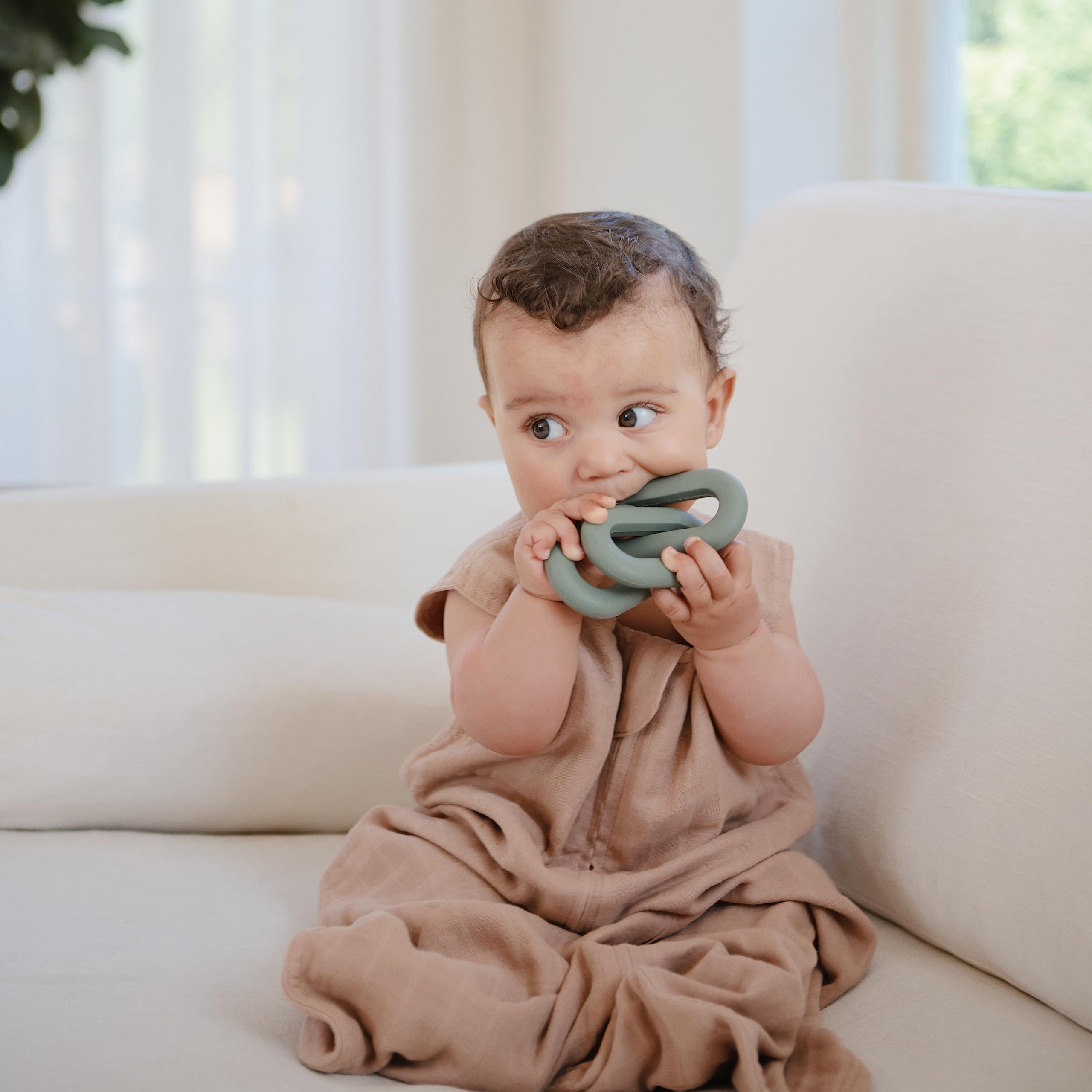 Mushie wearable blanket sleeveless design allows tiny legs to move freely.