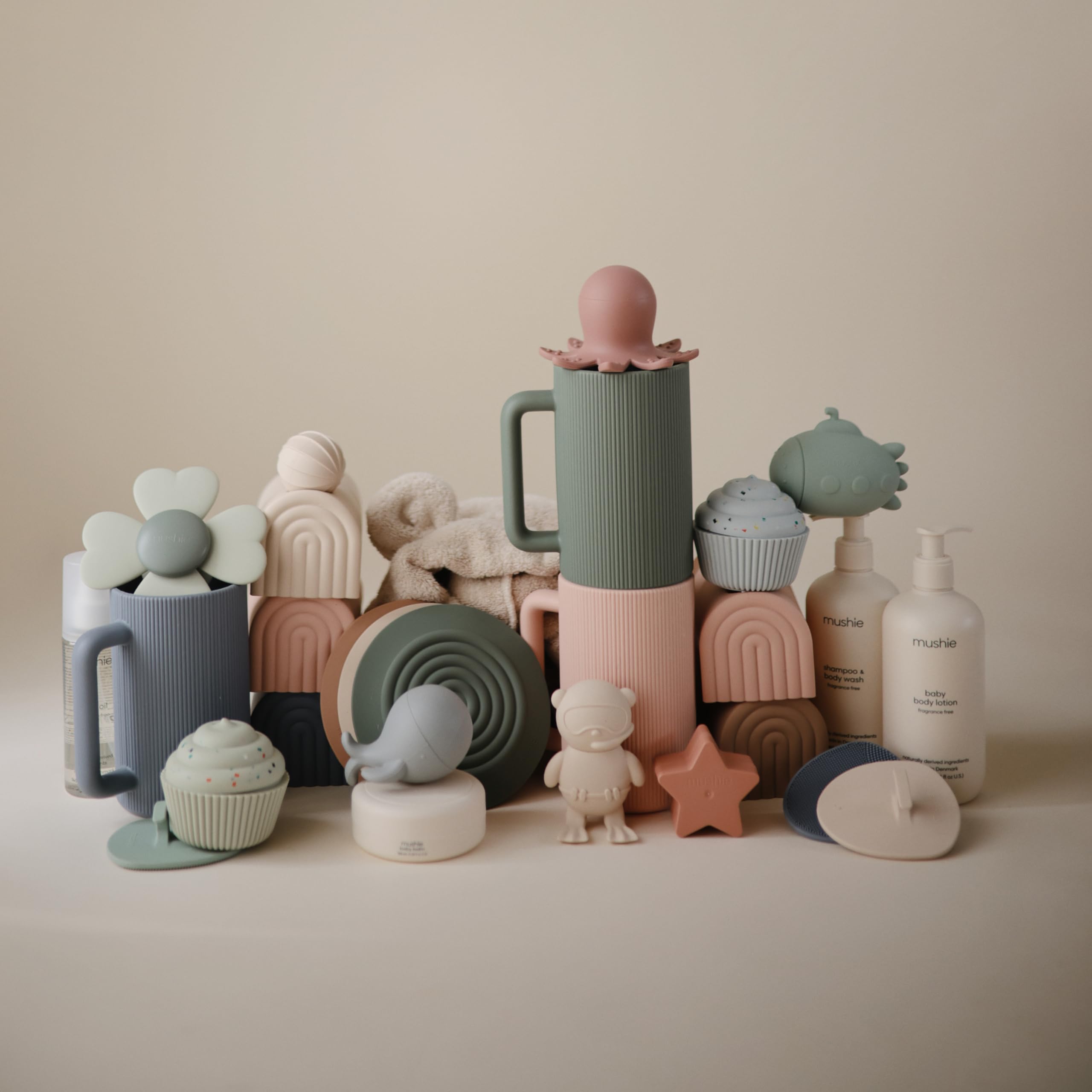 Mushie top rack dishwasher-safe bath rinse cup for easy care.