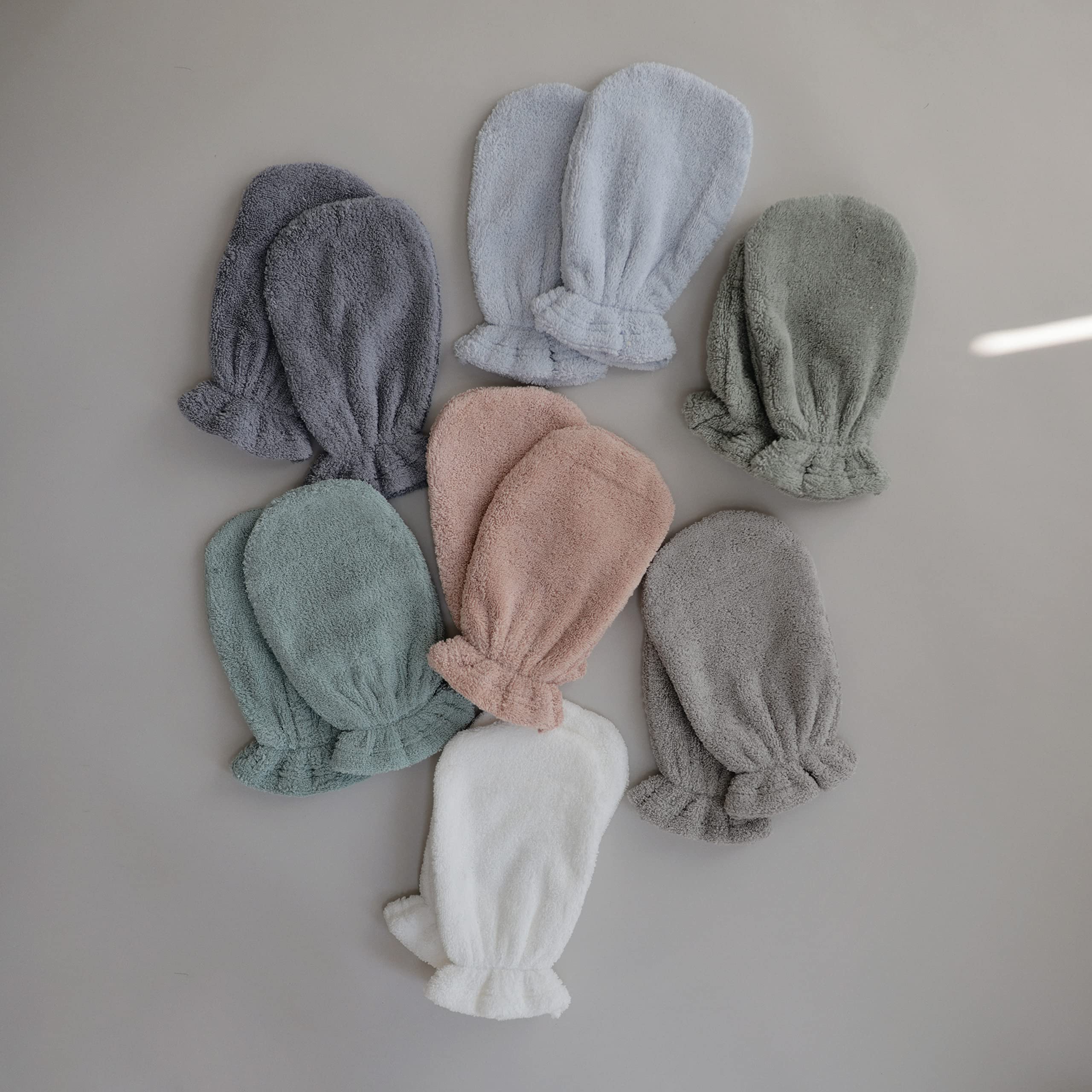 Mushie elastic-cuff mitt on hand, secure fit during bath