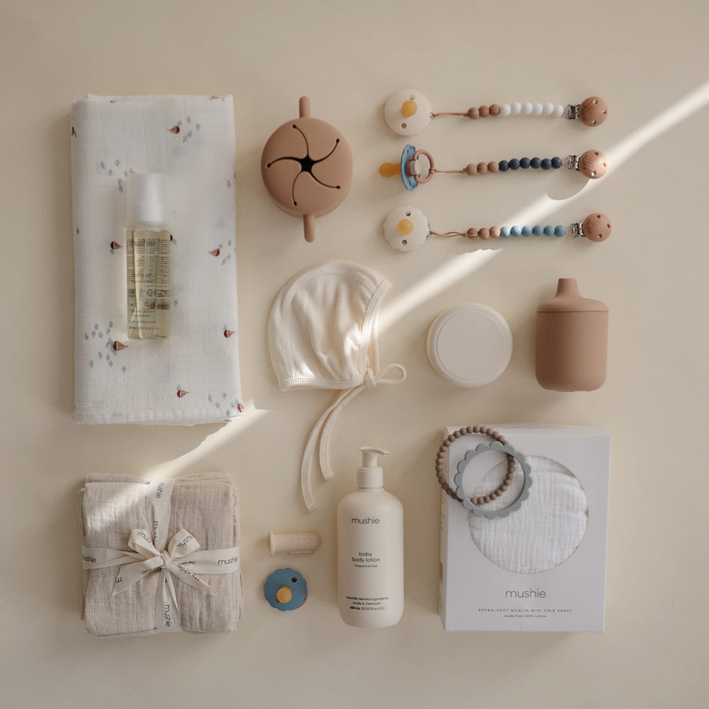 Mushie Eva clip is simple to clean after spills.
