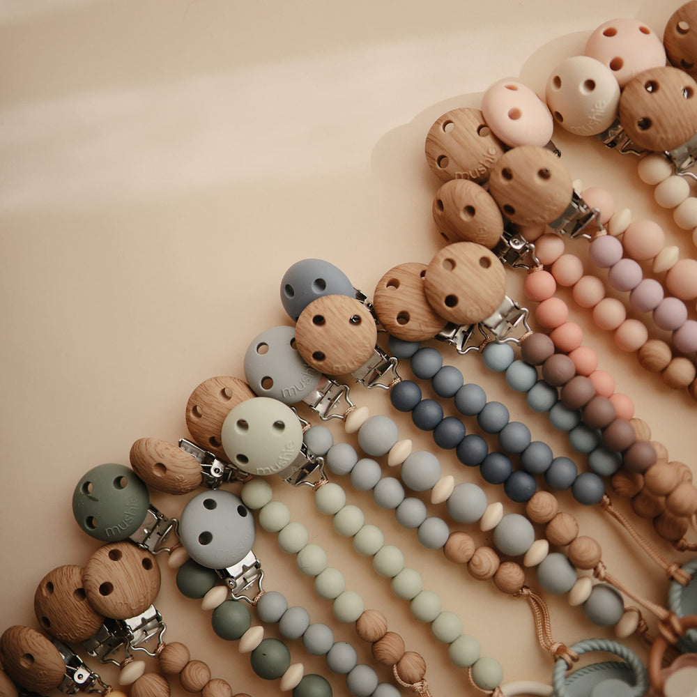 Mushie Eva clip on-the-go use helps reduce loss during outings.