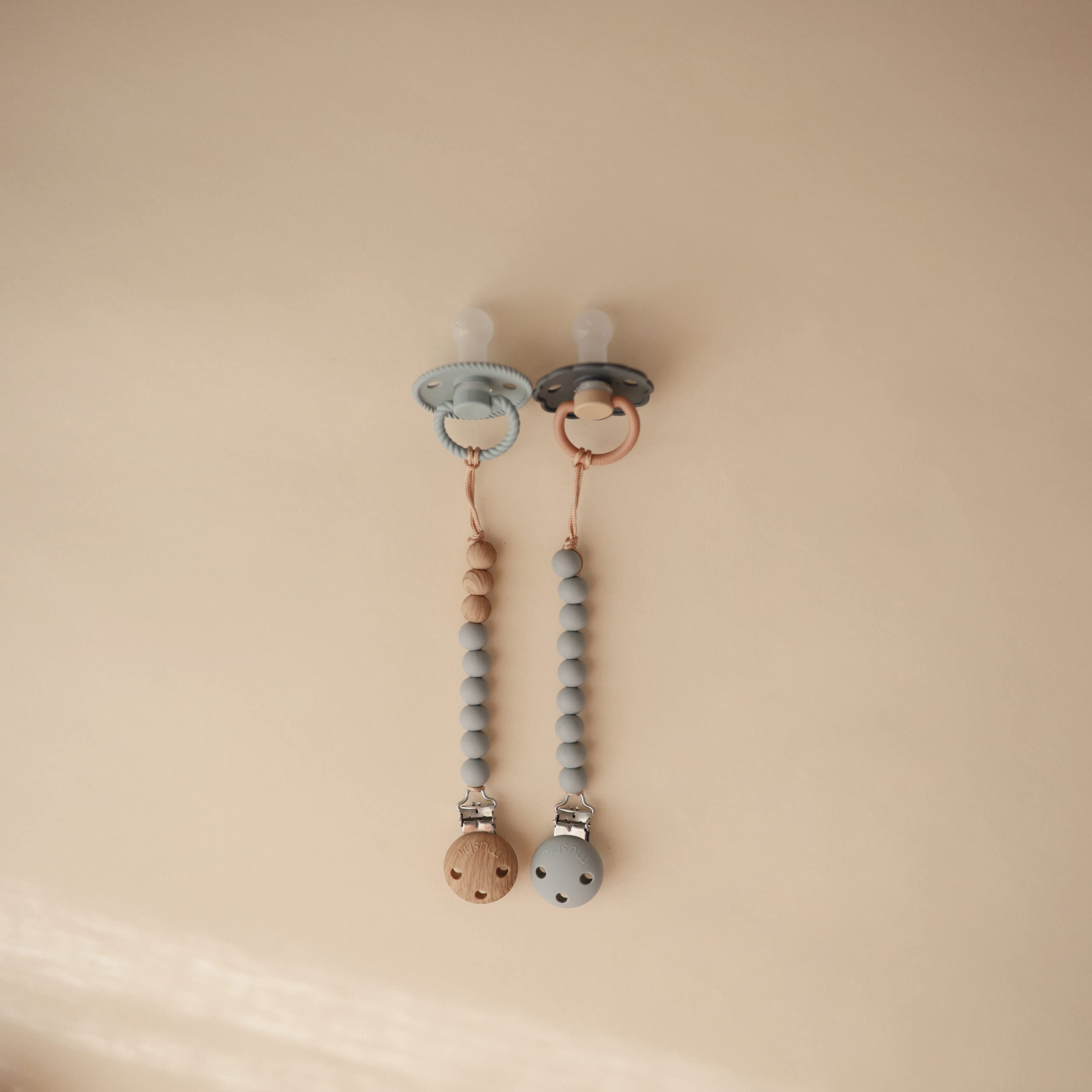 Mushie Eva clip silicone clasp keeps soothing items within easy reach.