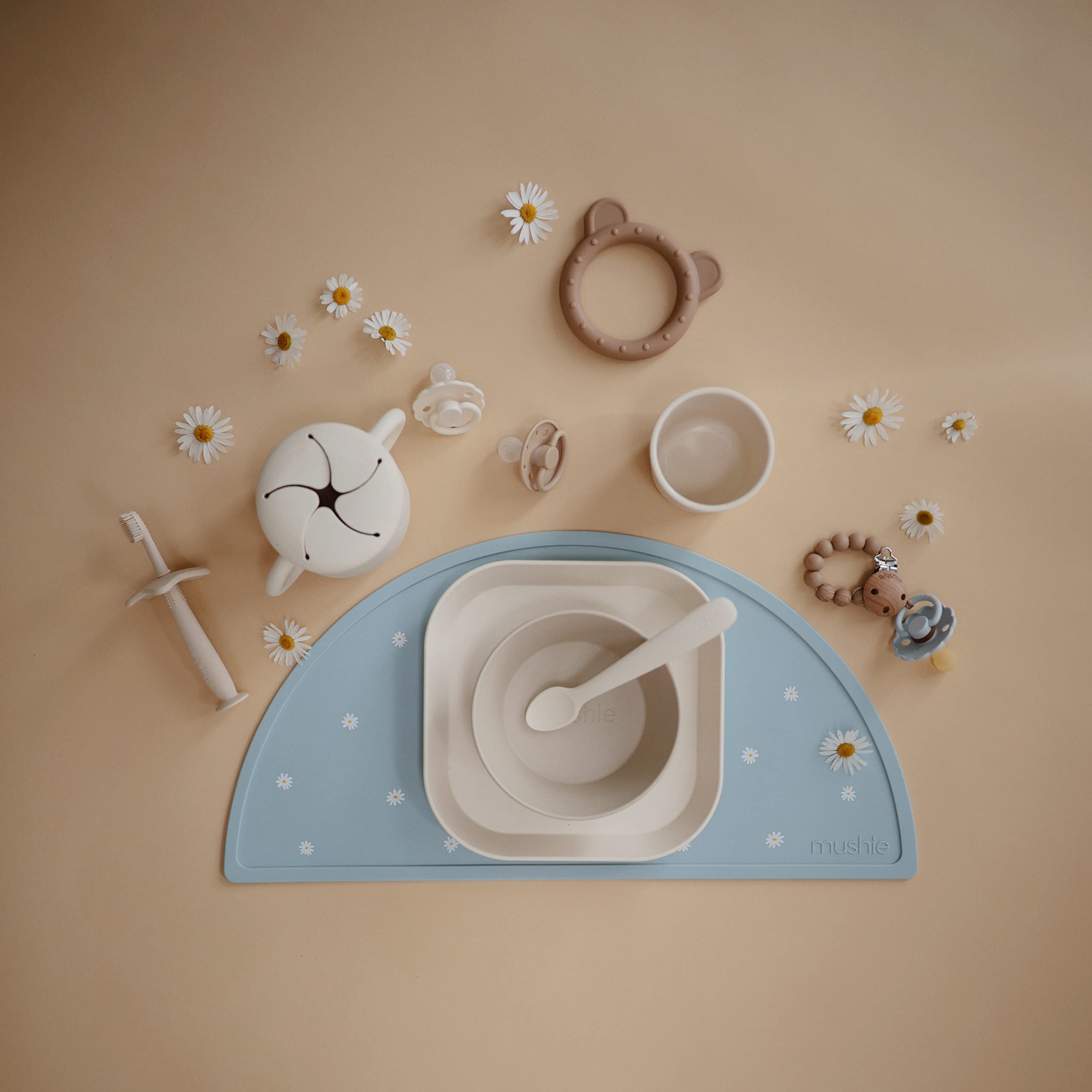Mushie Eva pacifier clip durability for busy families on the move.