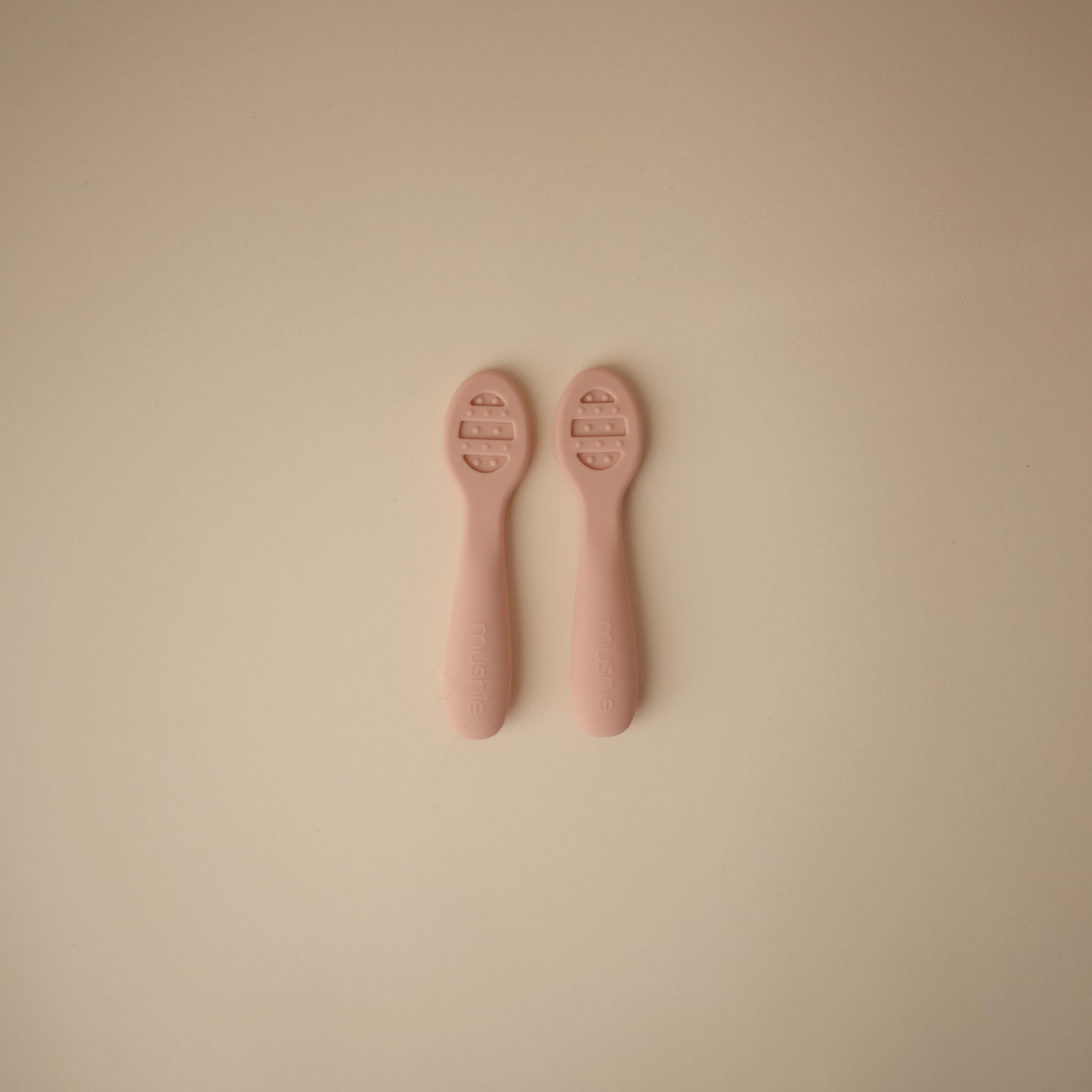 Mushie flat-design spoon enables easy grip for little hands