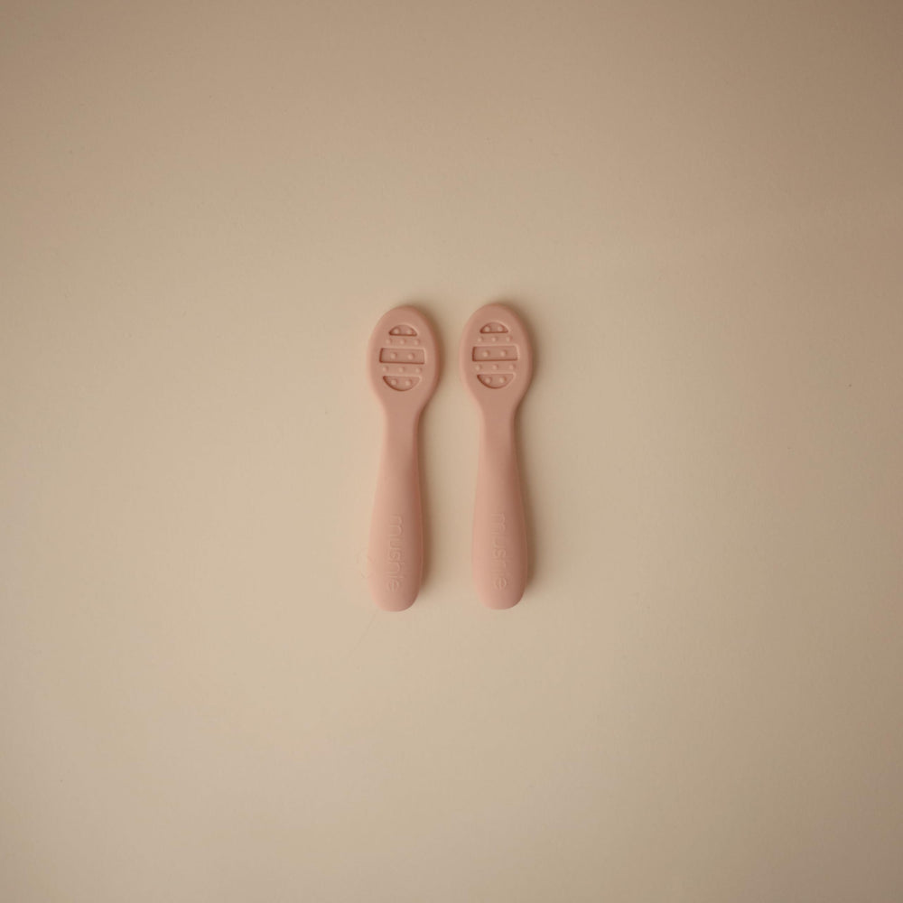 Mushie flat-design spoon enables easy grip for little hands
