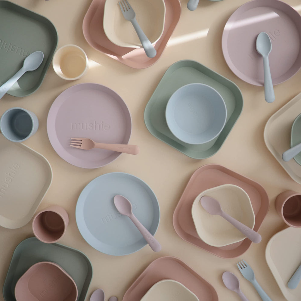 BPA-free polypropylene construction ensures safe daily use.