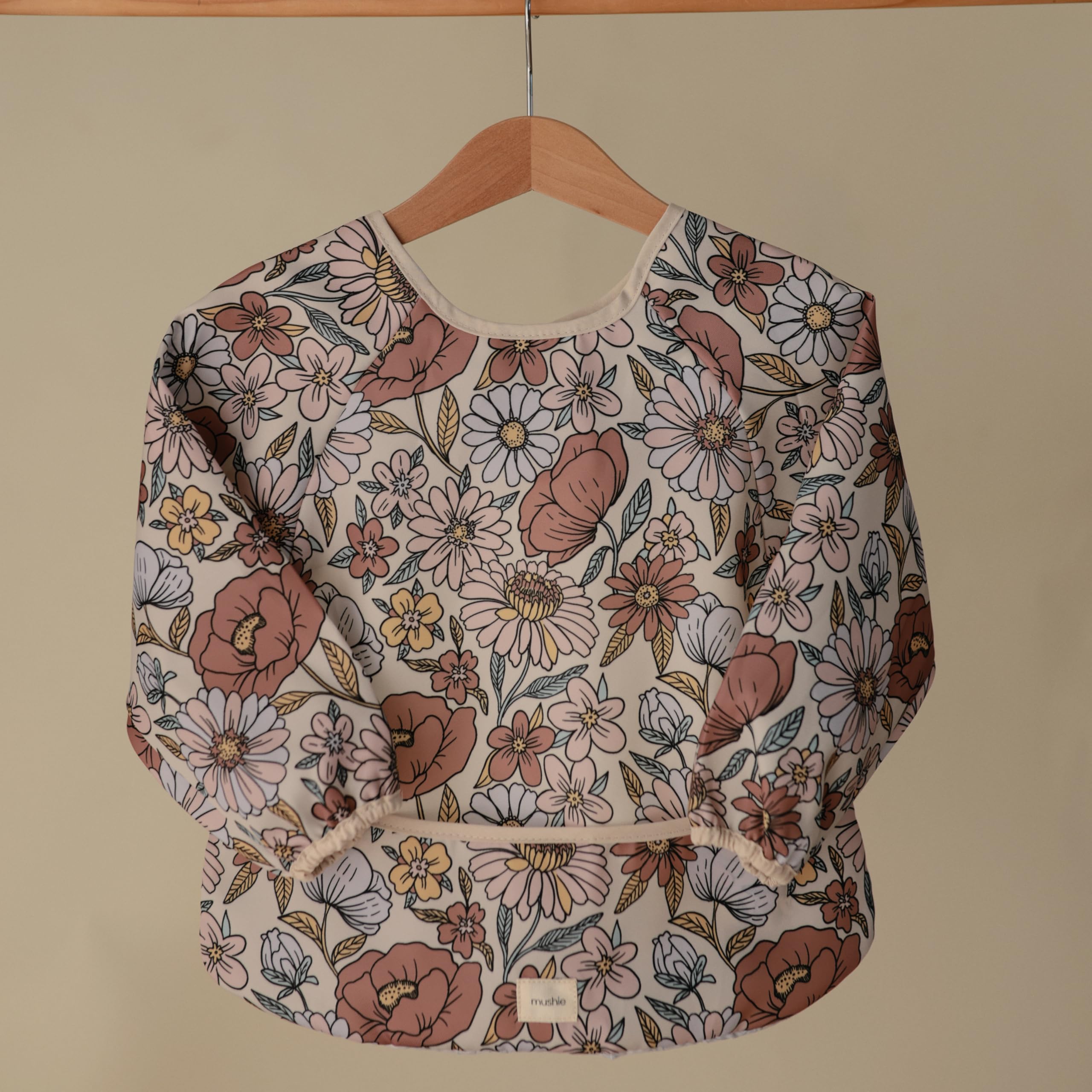 Mushie bib pocket catches crumbs and spills efficiently during feeding
