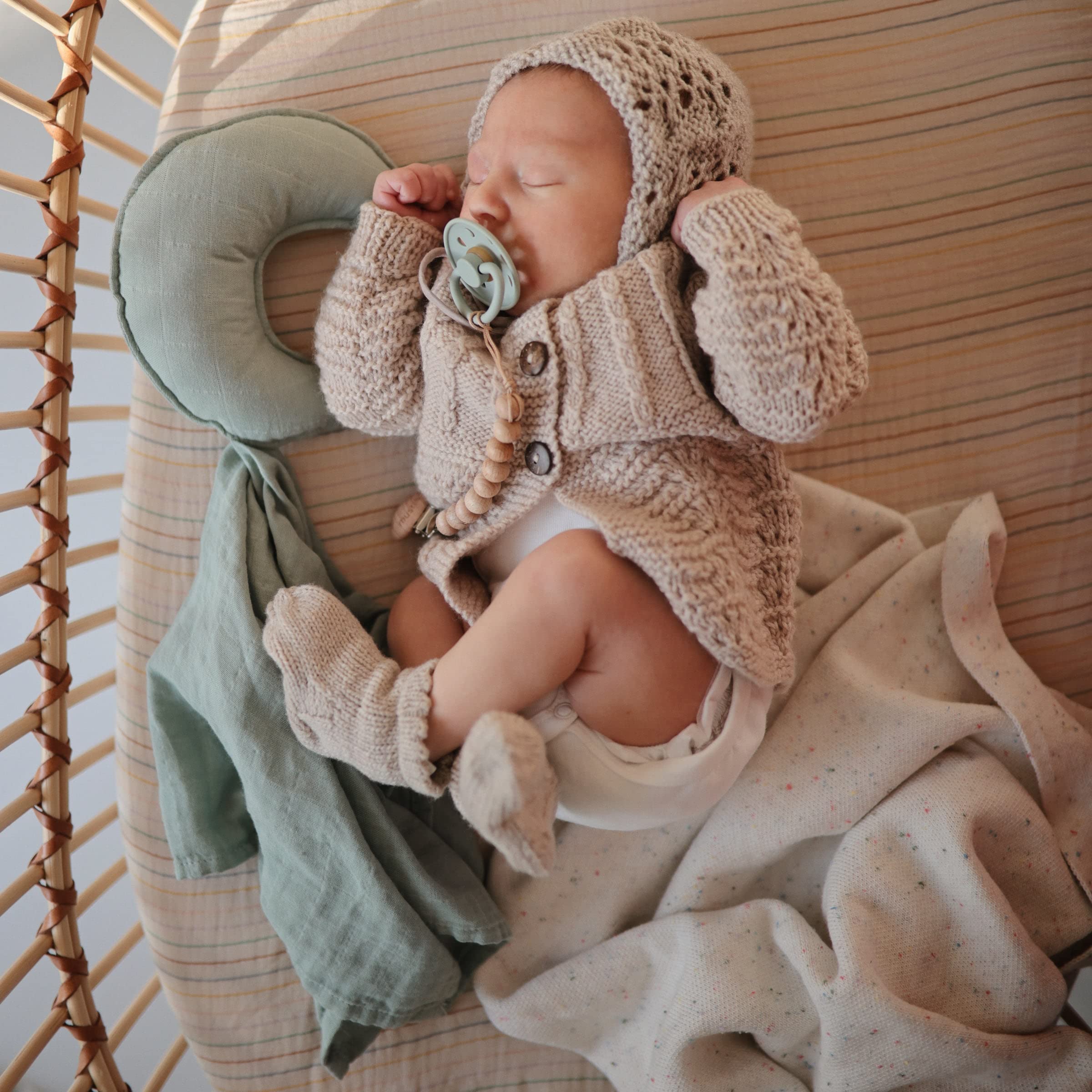 Mushie Moon Security Blanket dimensions highlight a roomy, easy-to-handle size for tiny hands.
