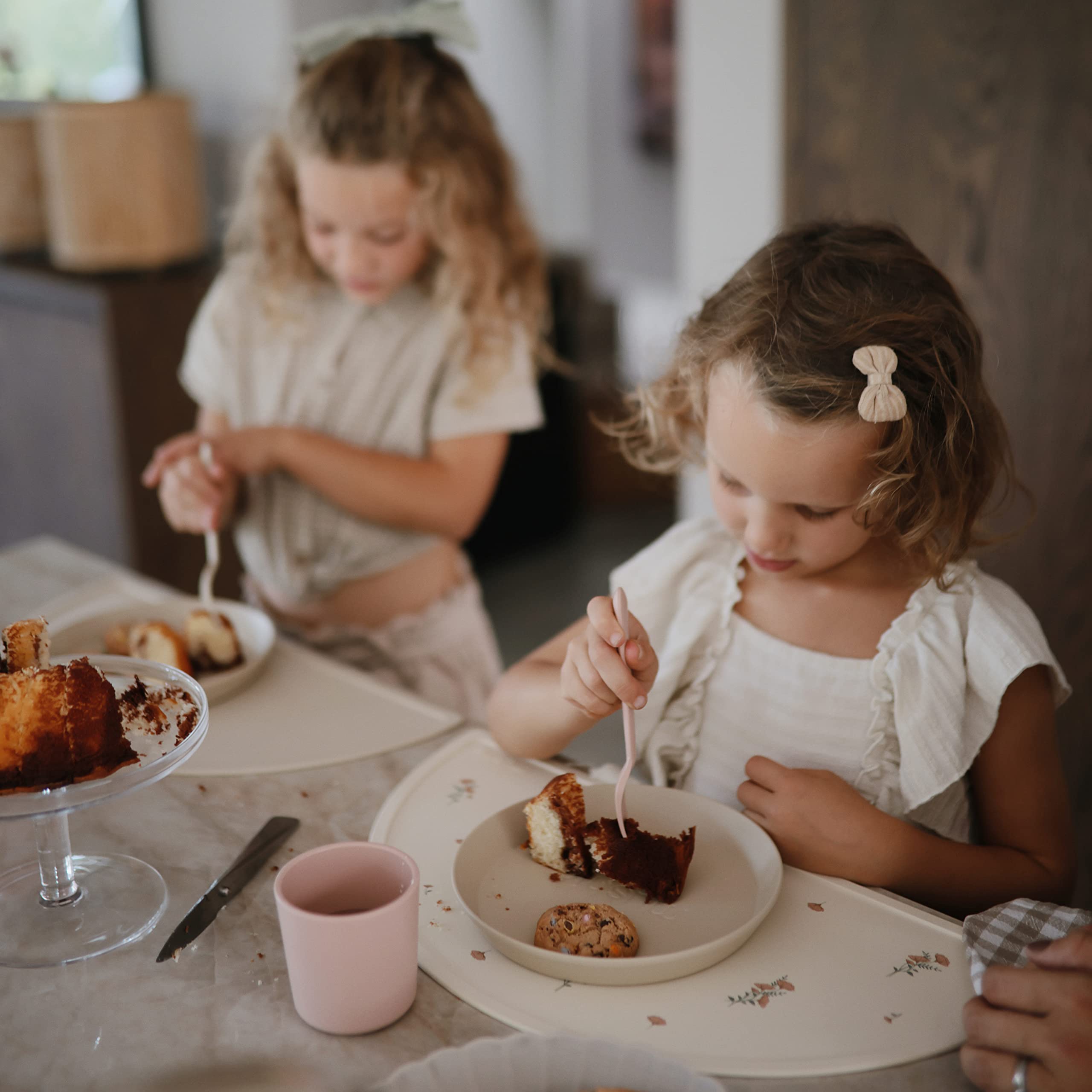 Mushie vanilla kids plate during travel, sturdy and stackable for on-the-go meals.