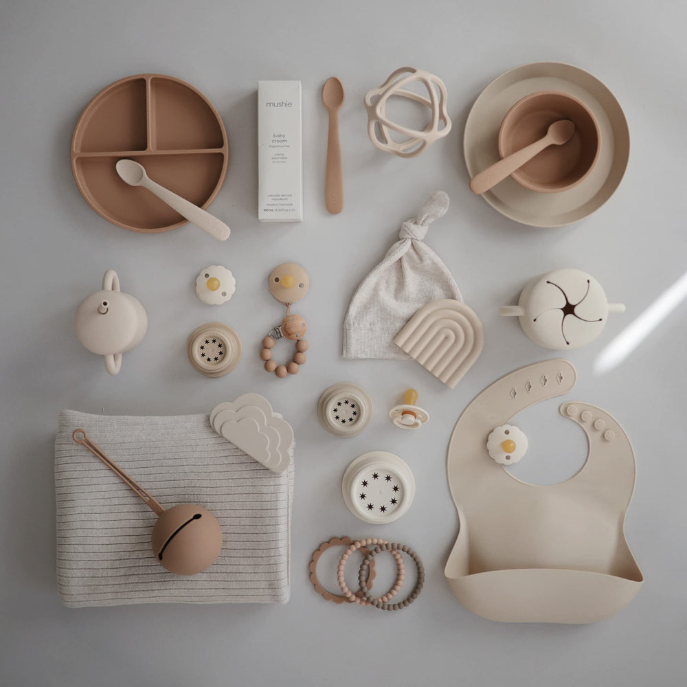 Mushie two-plate set in vanilla, makes family mealtime easier.