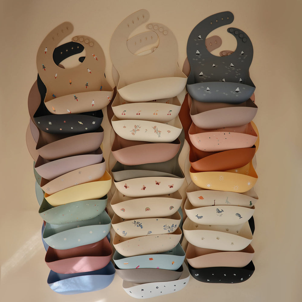 Deep pocket catches mess to keep outfits clean