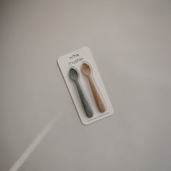 Mushie soft-tip closeup shows silicone tip protecting baby gums.